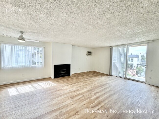 Foto del edificio - 1000 N Doheny Dr