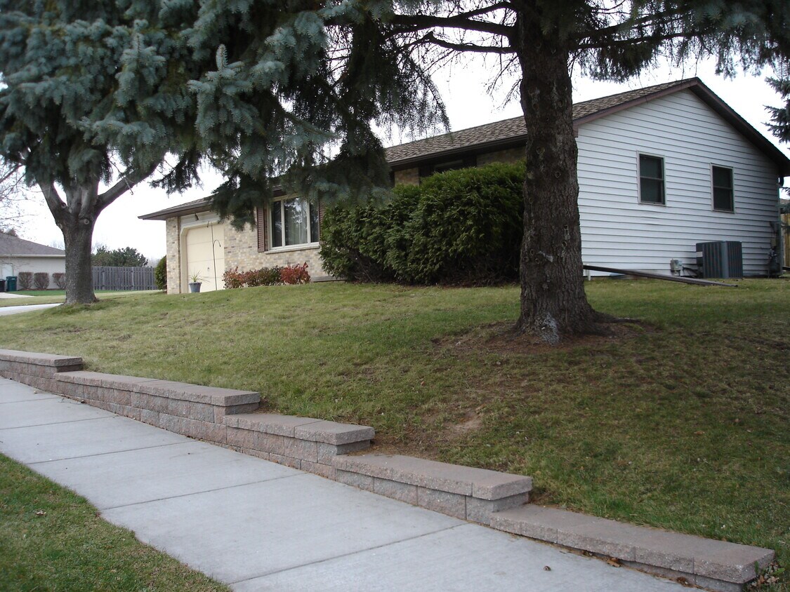 2742 Woodale Ave, Howard, WI 54313 Townhome Rentals in Howard WI