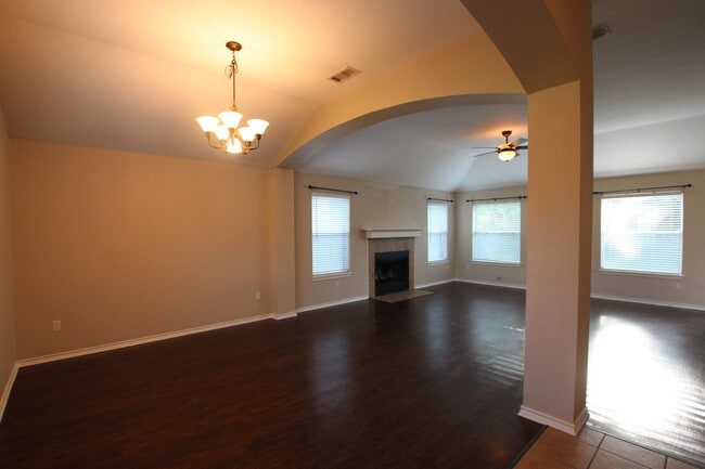Building Photo - Coming Soon! 3 Bedroom 2 Bathroom Home in ...
