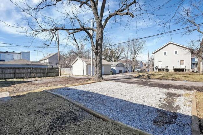 Building Photo - 768 E Whittier St