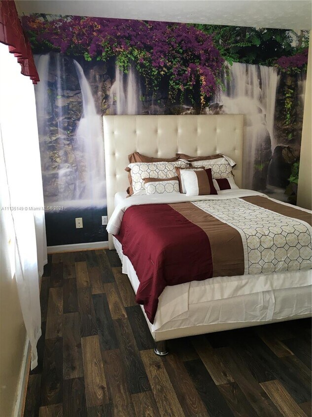 Foto principal - 614 10th St W