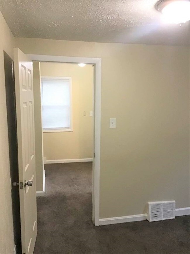 Foto del edificio - 805 E 131st St