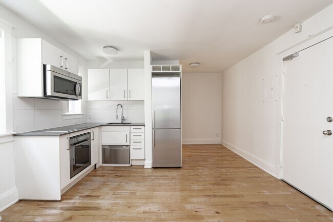 Building Photo - 54 Maitland St
