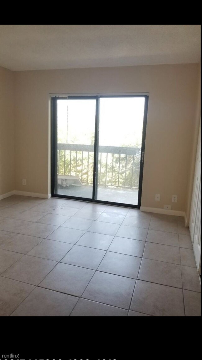 Building Photo - 1 br, 1 bath  - Presidential Golfview