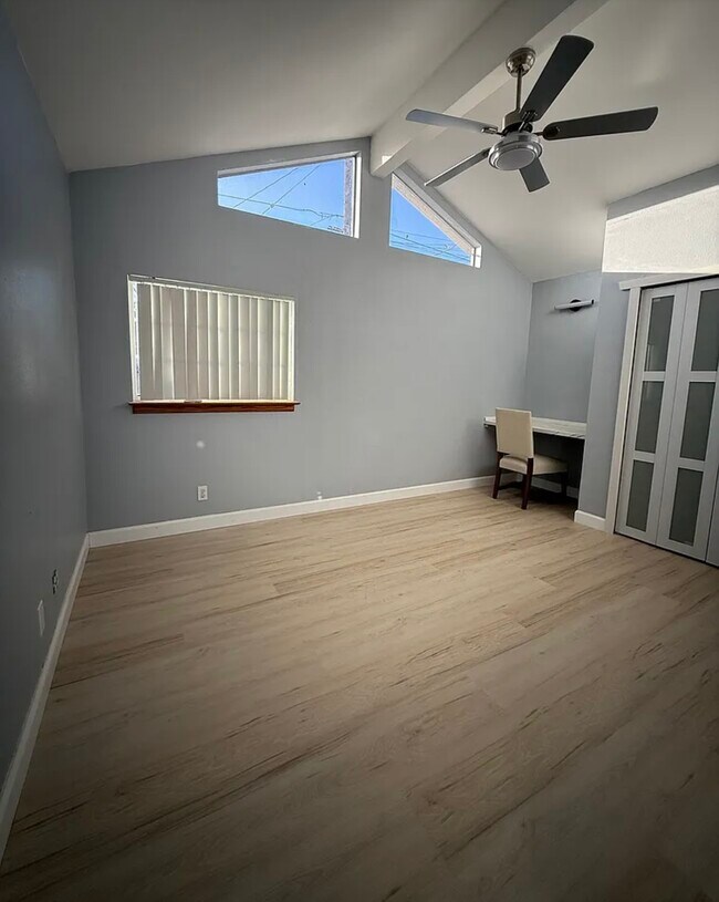 Foto del edificio - 390 S Crest Rd