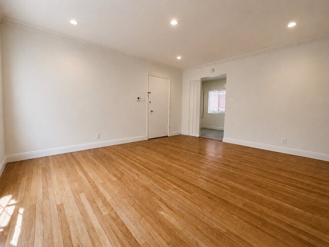 Building Photo - 1350 Hayworth Ave