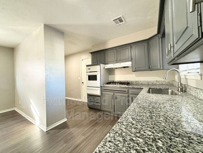 Building Photo - 1212 NW 104th Terrace