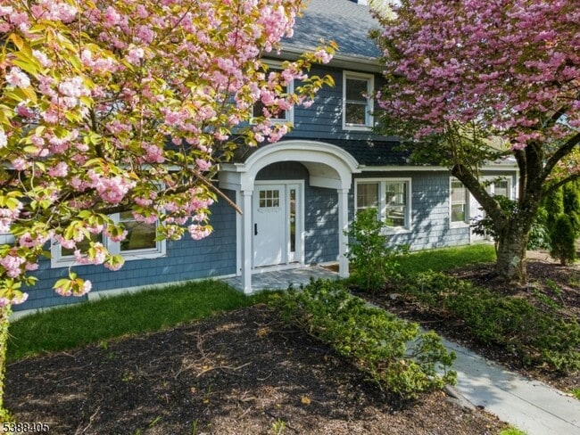 Building Photo - 648 E Broad St