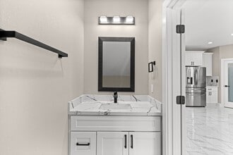 Building Photo - 7927 Colonial Ln