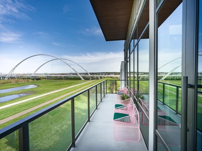 The best view in Dallas comes with your solarium and rooftop deck. - Modera Trinity