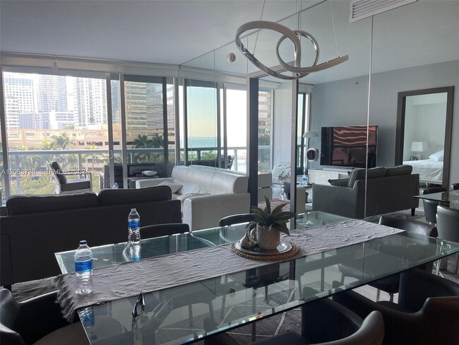 Building Photo - 495 Brickell Ave
