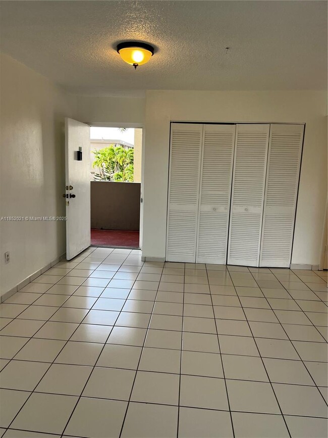 Foto del edificio - 802 NW 87th Ave