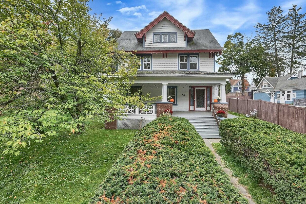 Primary Photo - 105 Hooker Ave