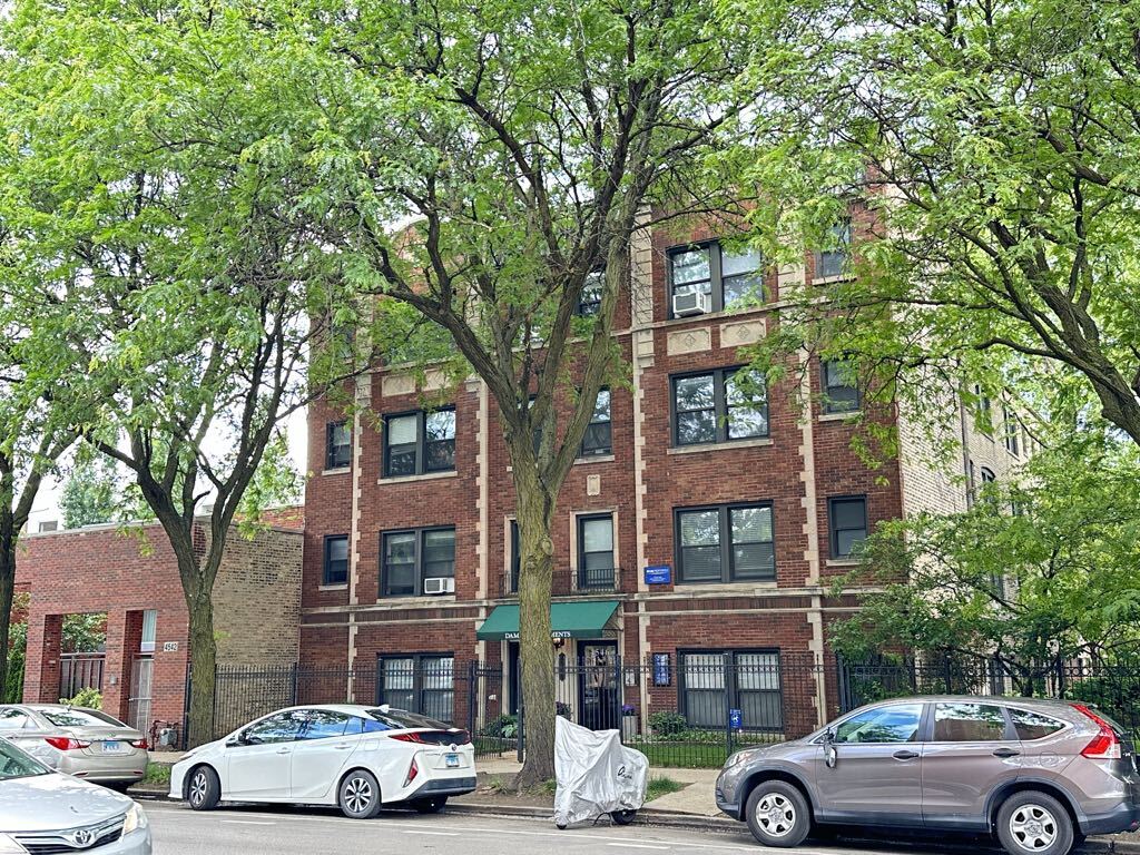 Foto principal - 4549 N Damen Ave