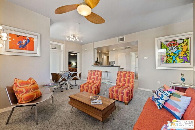 Building Photo - 930 E Palm Canyon Dr