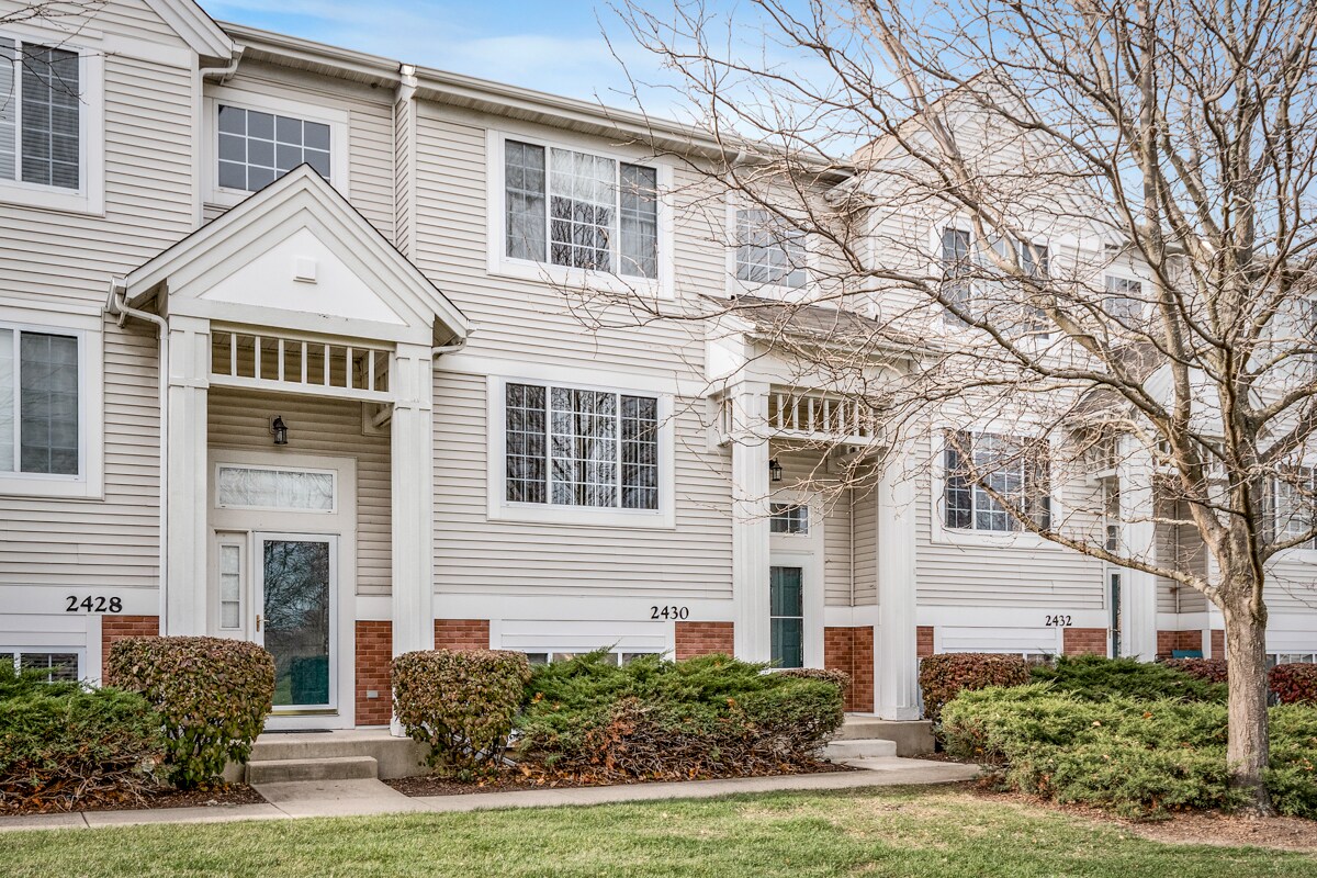 2430 Oakfield Ct Unit 2430, Aurora, IL 60503 Condo for Rent in Aurora
