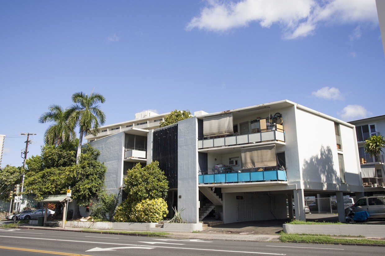 Ubicación, ubicación, ubicación - 1414 Wilder Ave