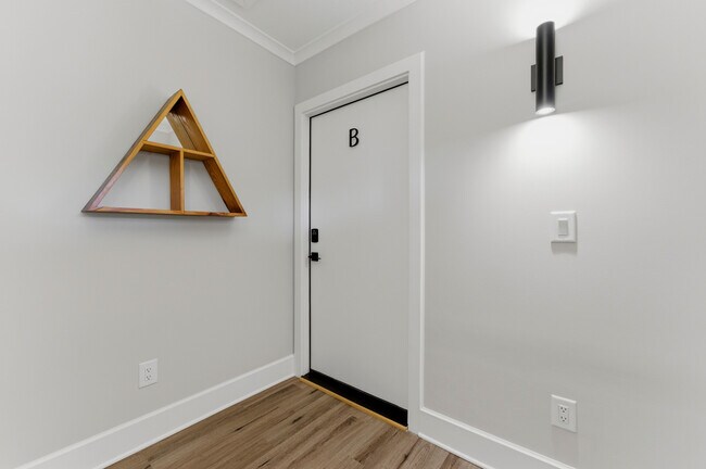 Entrada privada interior de la unidad B - 1224 Hosea L Williams Dr NE