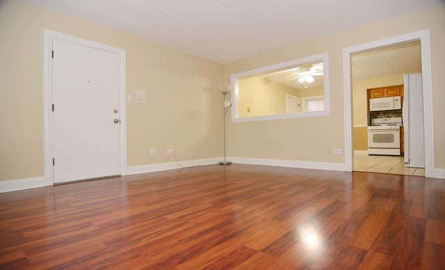 Foto del edificio - 4430 W 111th St