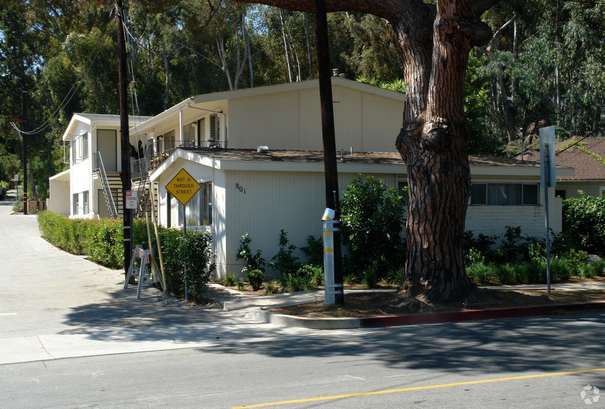 Primary Photo - 801 E Anapamu St
