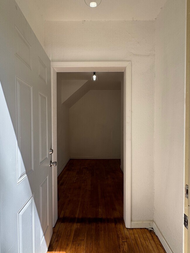 Building Photo - 420 N 29th St