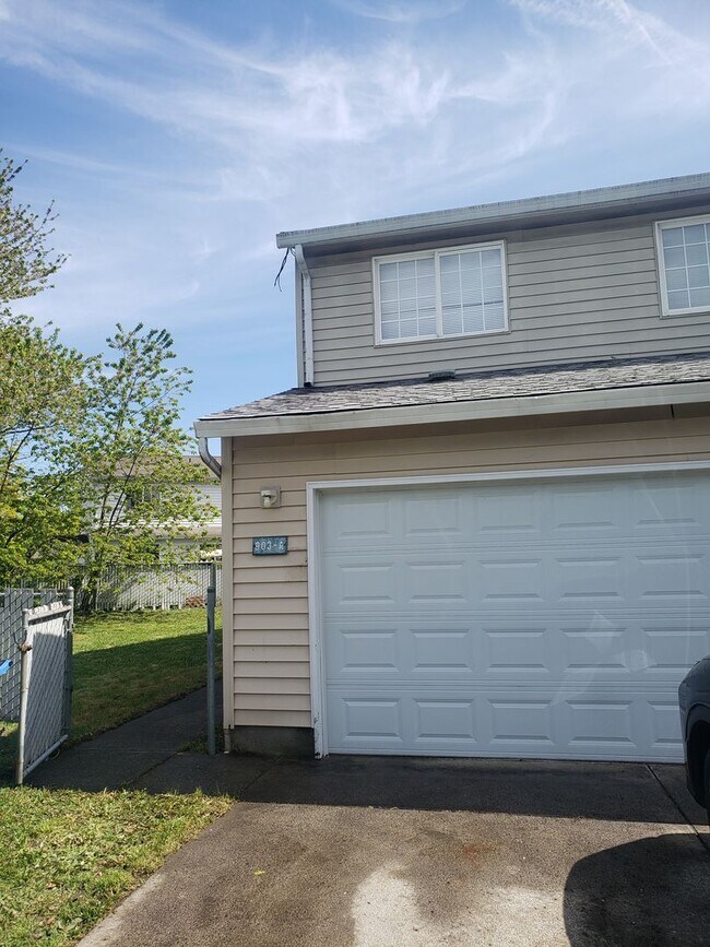 Building Photo - 903 SE 152nd Ave