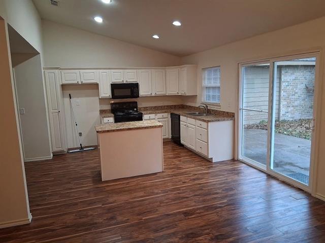 Building Photo - 8105 Chesham Dr