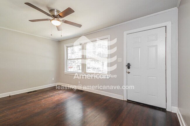 Foto del edificio - 4624 E 3rd St