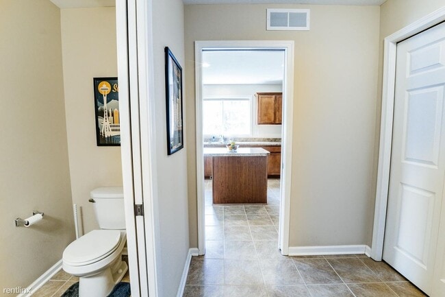 Building Photo - 2 br, 2 bath Condo - 3110 Ledgestone Pl NE