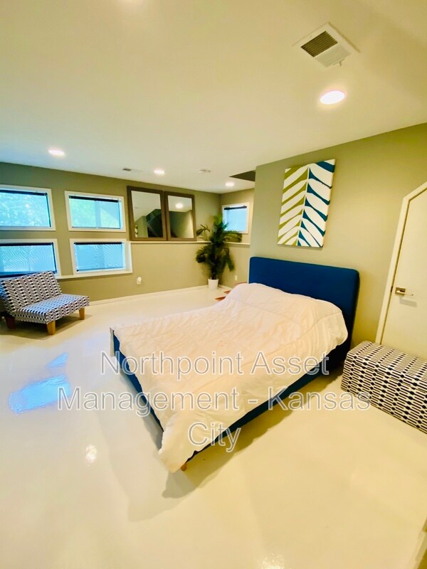 Foto del edificio - 2408 Forest Ave