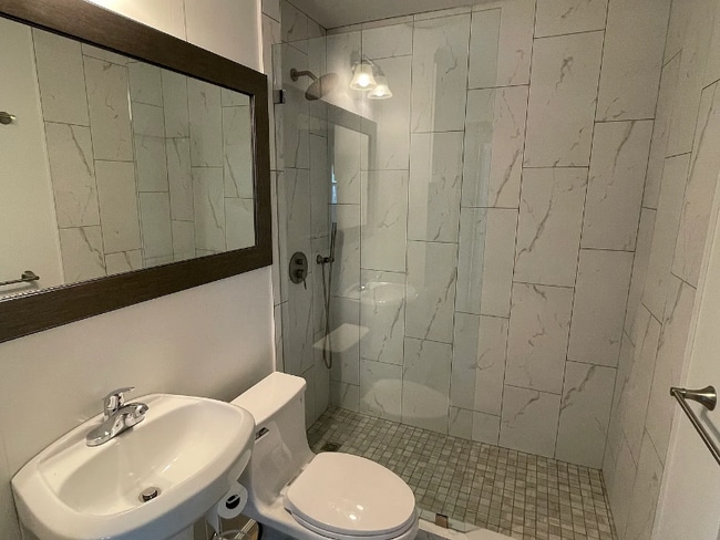 Foto del edificio - 345 Mockingbird Ln