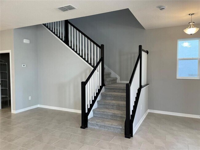 Building Photo - 607 Cheval Ln