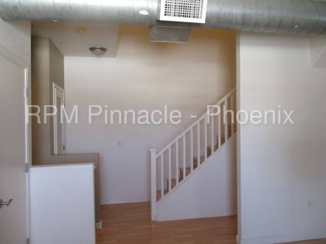 Building Photo - 706 E Washington St