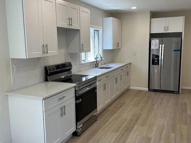 Foto del edificio - 1027 Saint Johnland Rd