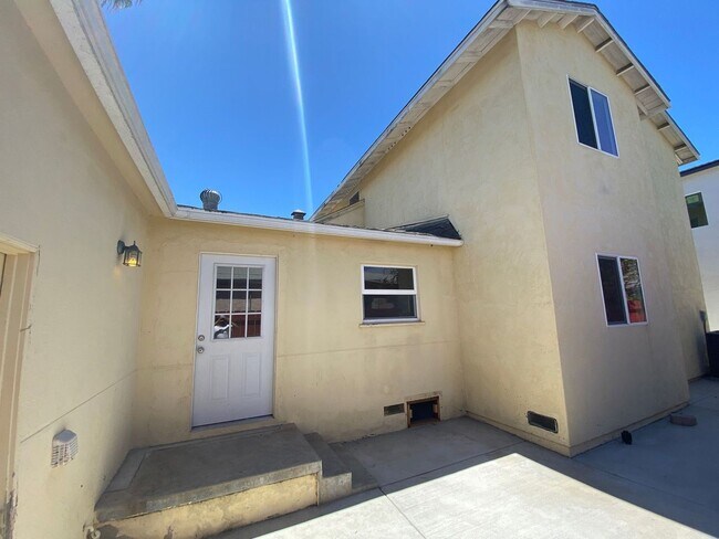 Foto del edificio - Huge 6BD/3BA on 63rd! (Lease out, pending ...