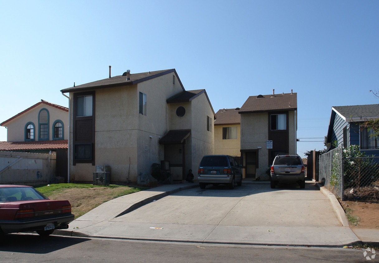 Primary Photo - 2716 44th St