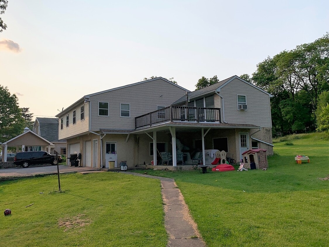 1451 Clauser Dr, Bethlehem, PA 18015 House Rental in Bethlehem, PA