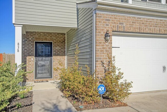 Building Photo - 838 Redbud Ln For Rent