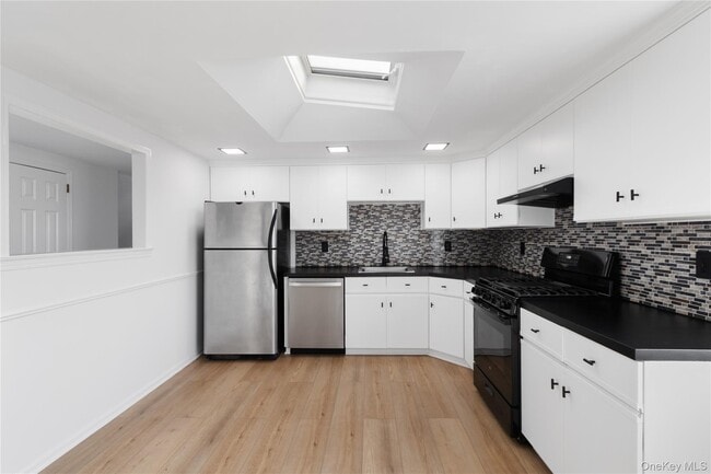 Building Photo - 45 Wolfle St