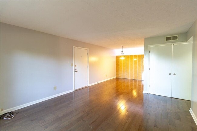 Building Photo - 2955 Seven Pines Ln