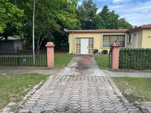 Foto principal - 401 NE 174th St