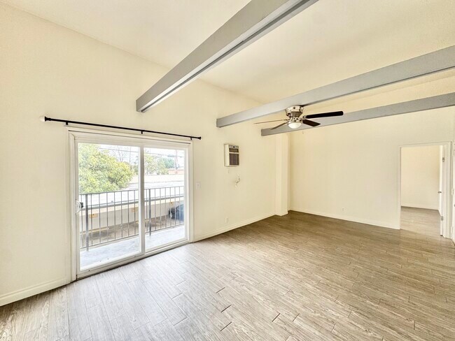 Foto del edificio - 1136 N Ogden Dr