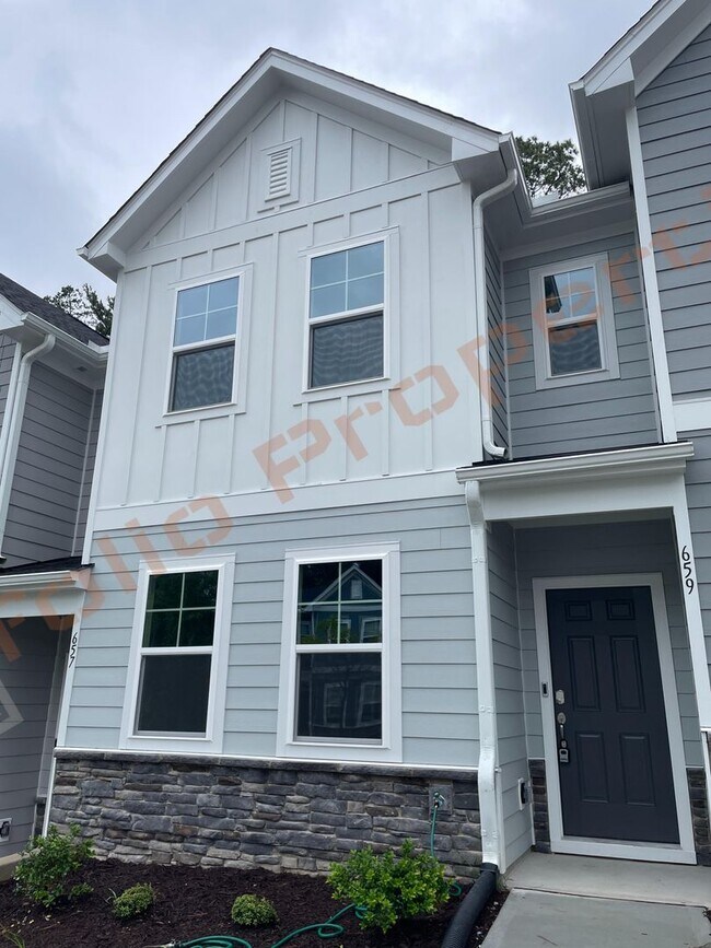 Foto del edificio - Brand New 2BR/3BA Townhome in Prime Apex L...