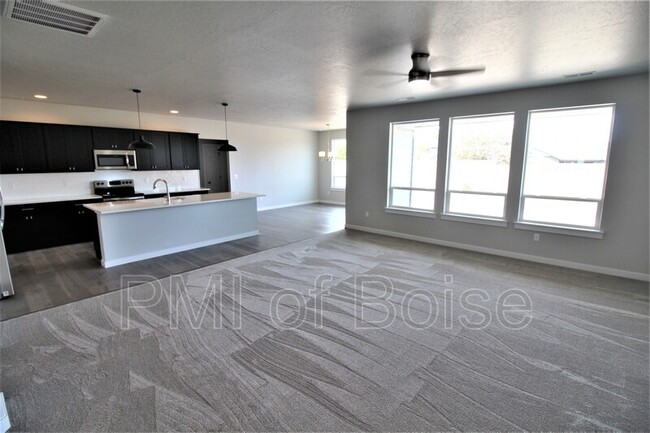 Building Photo - 13448 Deodar St