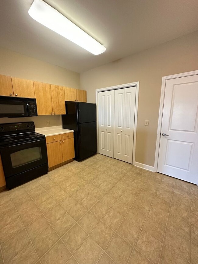 Building Photo - 302 Campus Walk Trl