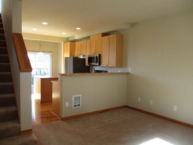Foto del edificio - 2 Bedrooms 2.5 bath Townhome in Tacoma