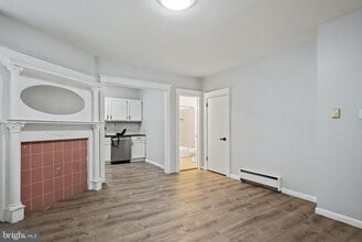 Building Photo - 1117 W Main St