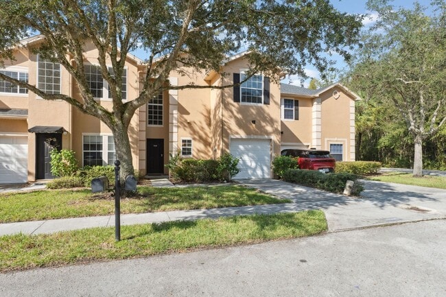 Building Photo - Beautiful, spacious 3-bedroom, 2.5-bath to...