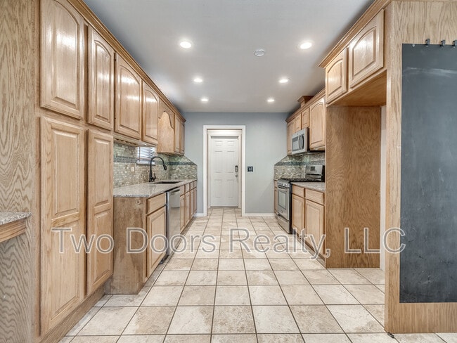 Building Photo - 3900 Hiddleston Cir