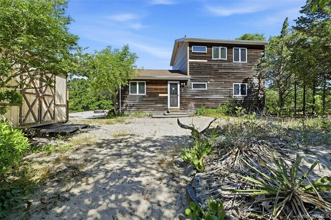 Building Photo - 65 Lake Dr